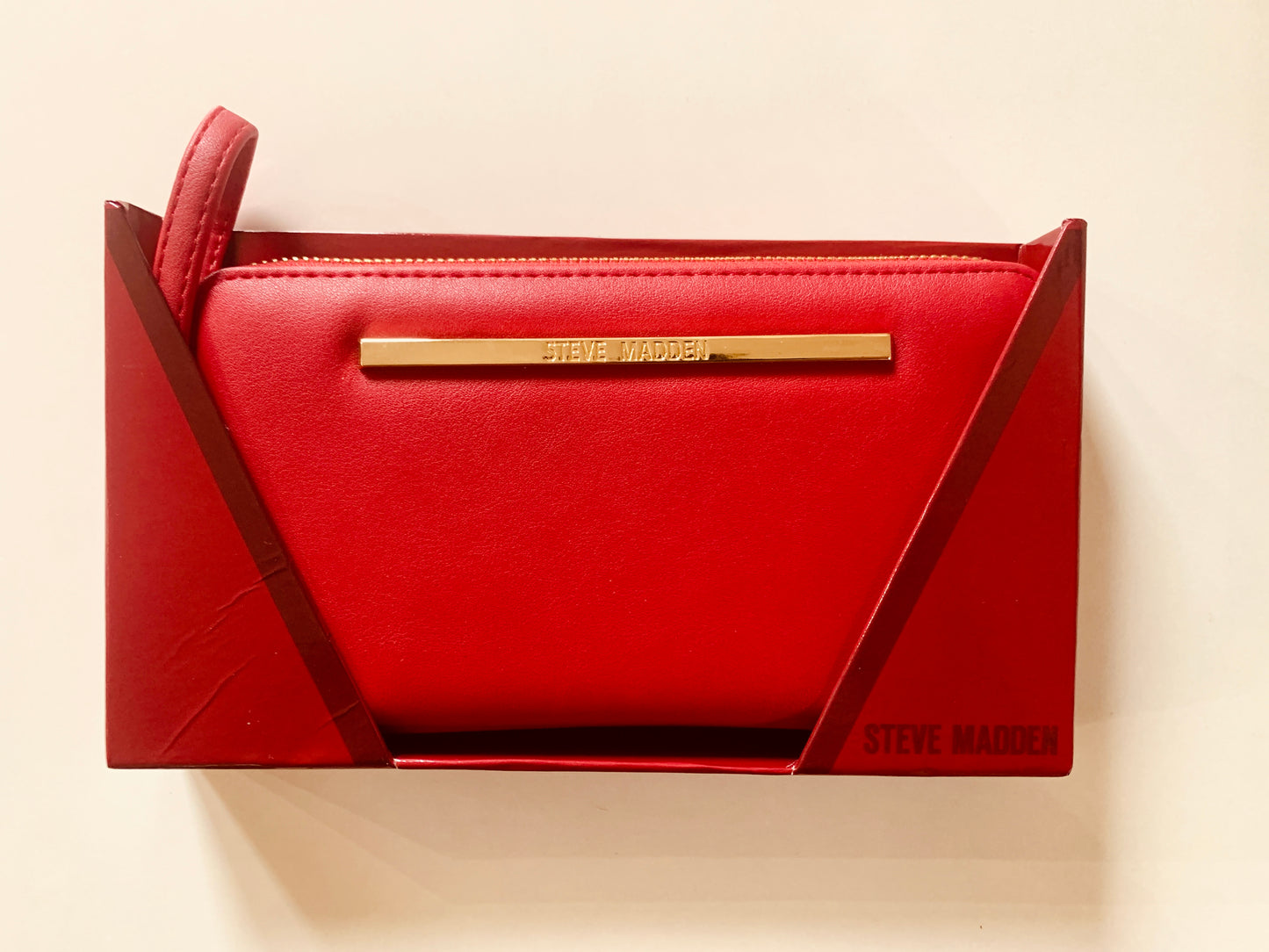 STEVE MADDEN WOMEN’S PATENT LEATHER WALLET